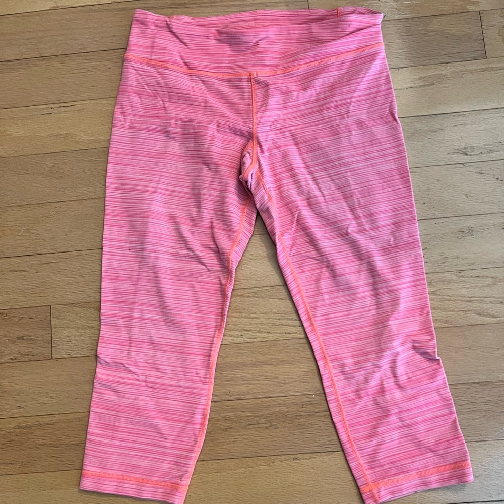 Womens medium all season Under Armor compression leggings